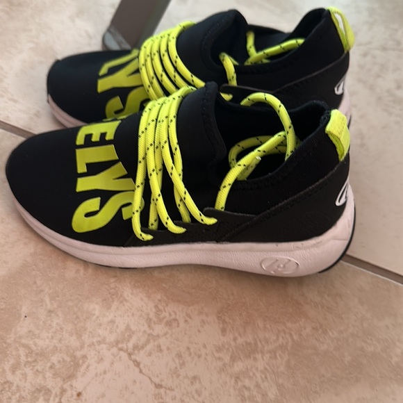 Boys HEELYS …..Size 13…..$70 - Picture 3 of 5